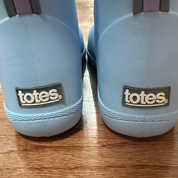 Totes Light Blue Everywear Kids Rain Boots - Picture 4 of 9